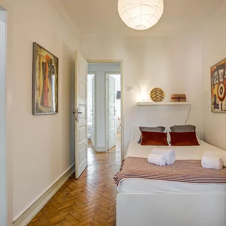 Hip And Spacious Tm Flat In Areeiro Apartmán *