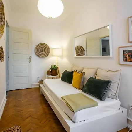 Hip And Spacious Tm Flat In Areeiro Apartmán *