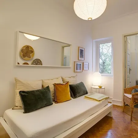 Hip And Spacious Tm Flat In Areeiro Apartmán *