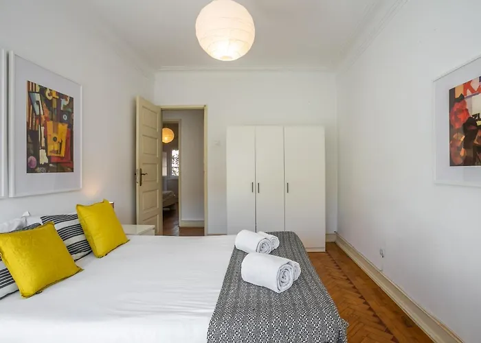 Hip And Spacious Tm Flat In Areeiro * Lisboa