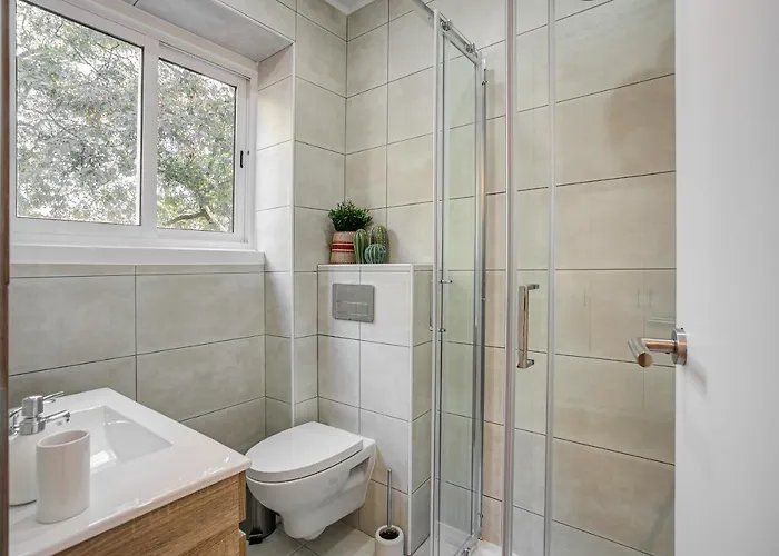 Hip And Spacious Tm Flat In Areeiro