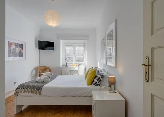 Hip And Spacious Tm Flat In Areeiro Lejlighed *