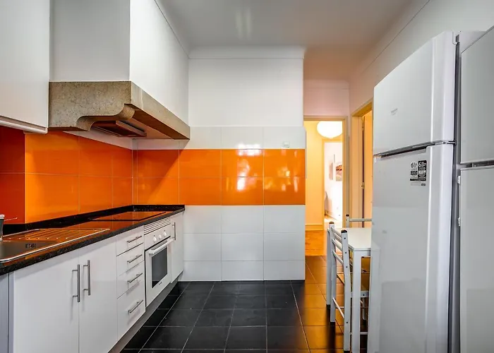 Hip And Spacious Tm Flat In Areeiro *