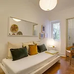 Hip And Spacious Tm Flat In Areeiro Apartman *
