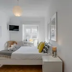 Hip And Spacious Tm Flat In Areeiro Apartman *