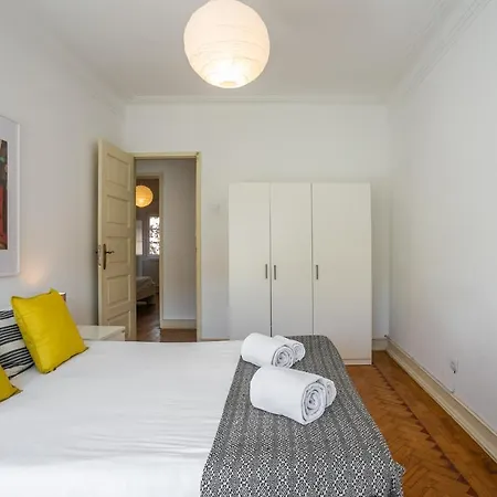 Hip And Spacious Tm Flat In Areeiro * Lisbon