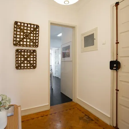Hip And Spacious Tm Flat In Areeiro Lisbon