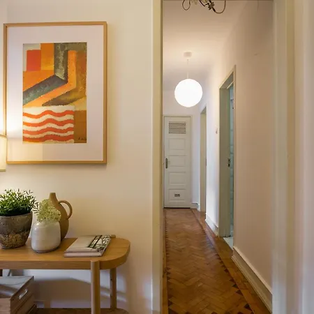 Hip And Spacious Tm Flat In Areeiro Apartment *