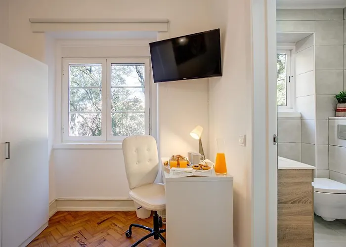 Hip And Spacious Tm Flat In Areeiro Appartamento