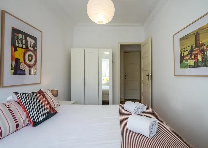 Hip And Spacious Tm Flat In Areeiro * Lissabon