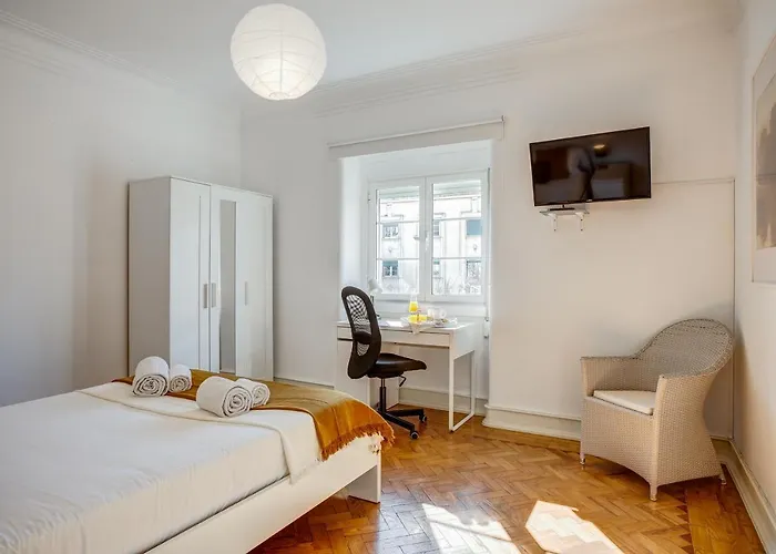 Hip And Spacious Tm Flat In Areeiro