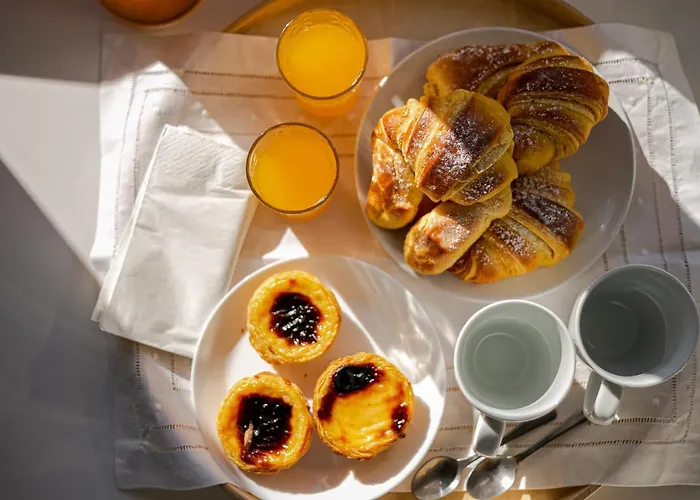 Hip And Spacious Tm Flat In Areeiro *