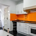 Hip And Spacious Tm Flat In Areeiro Appartamento Lisbona