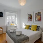Hip And Spacious Tm Flat In Areeiro Appartamento
