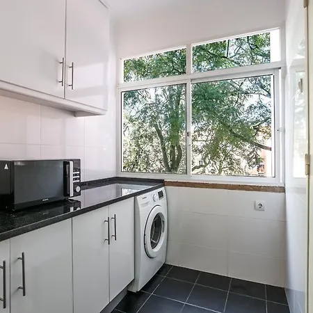 아파트 Hip And Spacious Tm Flat In Areeiro 리스본