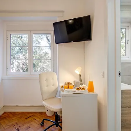 Hip And Spacious Tm Flat In Areeiro شقة