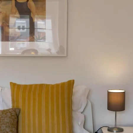 아파트 Hip And Spacious Tm Flat In Areeiro 리스본