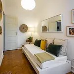 Hip And Spacious Tm Flat In Areeiro Apartmán *