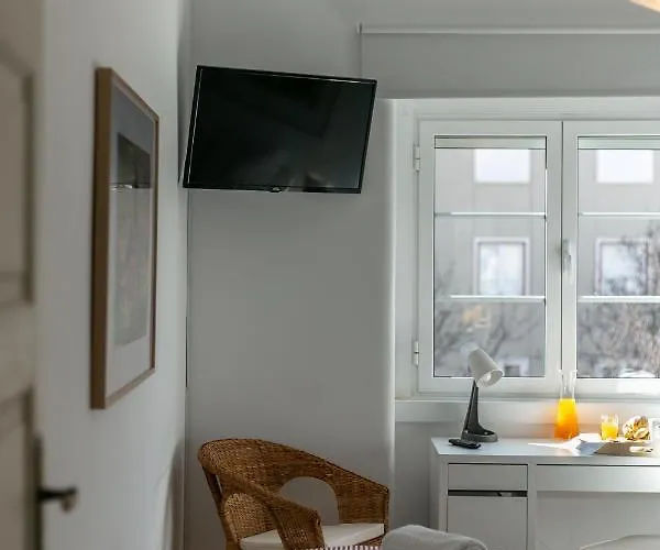 Hip And Spacious Tm Flat In Areeiro *