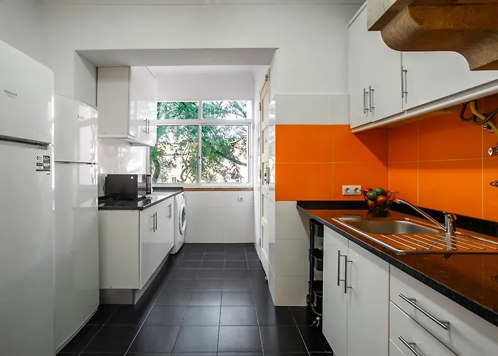 Hip And Spacious Tm Flat In Areeiro Lissabon