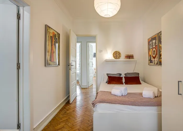 Hip And Spacious Tm Flat In Areeiro Apartment *