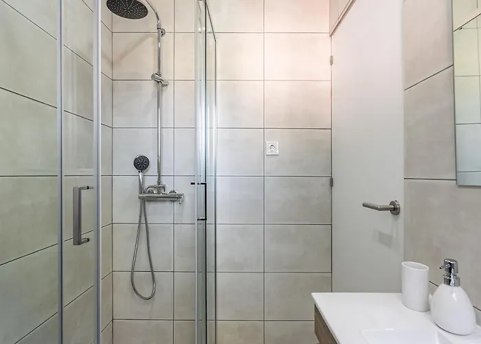 Hip And Spacious Tm Flat In Areeiro Lissabon